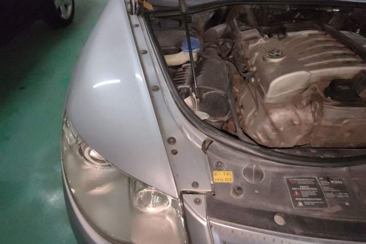 Used Volkswagen Touareg 2007 3.6L Luxury Model Engine Bay Right