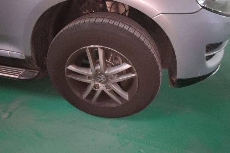 Used Volkswagen Touareg 2007 3.6L Luxury Model Right Front Wheel Hub