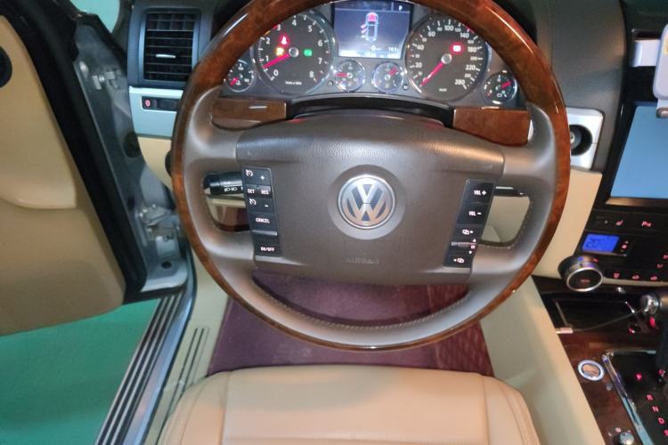 Used Volkswagen Touareg 2007 3.6L Luxury Model Steering Wheel
