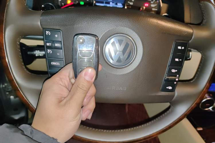 Used Volkswagen Touareg 2007 3.6L Luxury Model Vehicle Key