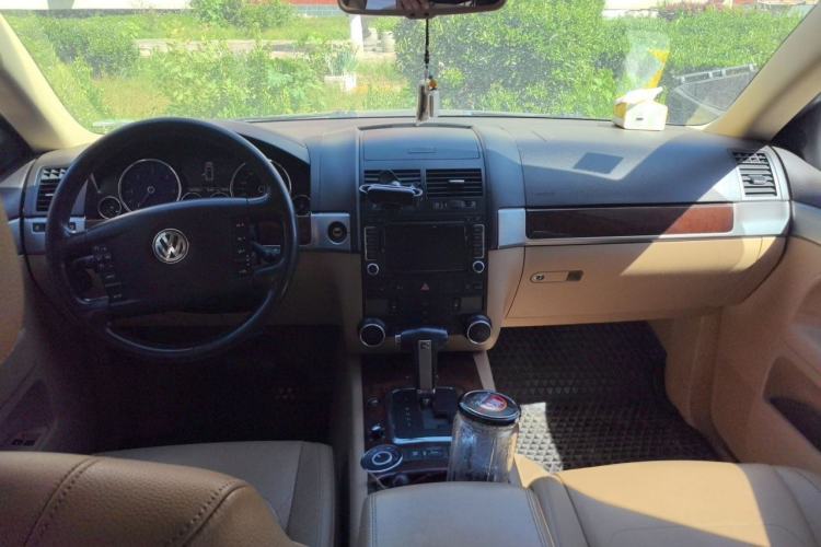 Used Volkswagen Touareg 2009 3.0T Diesel Luxury Version Center Console