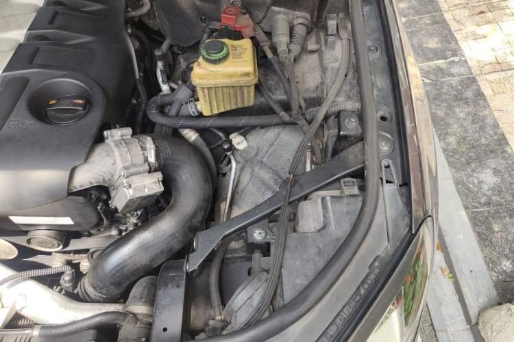 Used Volkswagen Touareg 2009 3.0T Diesel Standard Model Engine Bay Left