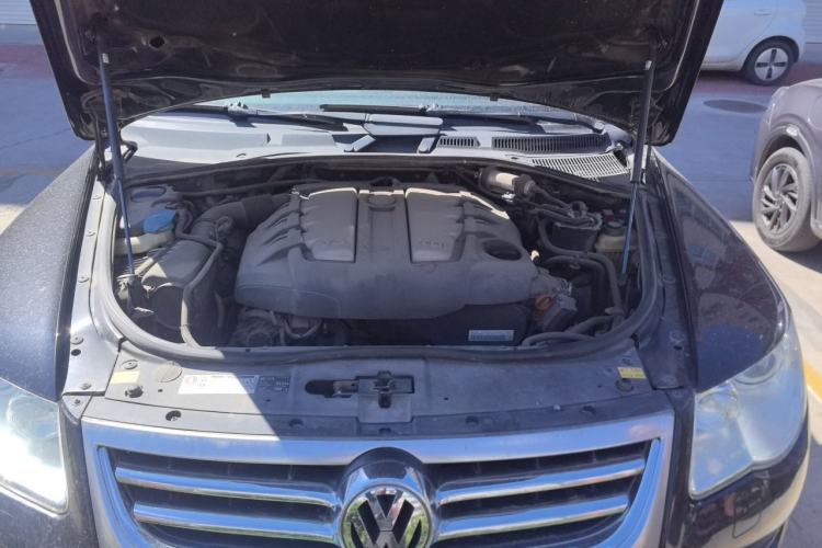 Used Volkswagen Touareg 2009 3.0T Diesel Luxury Version Engine Bay
