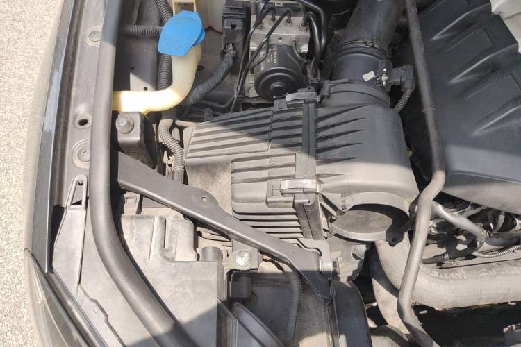 Used Volkswagen Touareg 2009 3.0T Diesel Standard Model Engine Bay Right