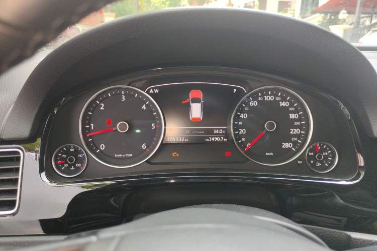 Used Volkswagen Touareg 2009 3.0T Diesel Standard Model Instrument Cluster