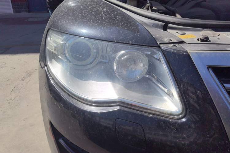 Used Volkswagen Touareg 2009 3.0T Diesel Luxury Version Right Front Headlight