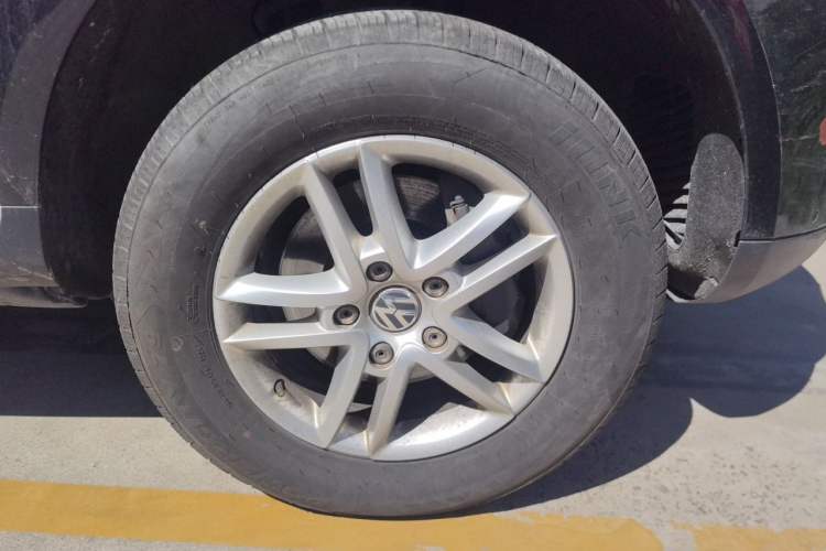 Used Volkswagen Touareg 2009 3.0T Diesel Luxury Version Right Front Wheel Hub