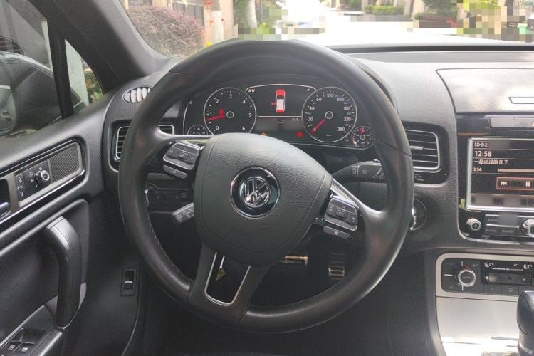 Used Volkswagen Touareg 2009 3.0T Diesel Standard Model Steering Wheel