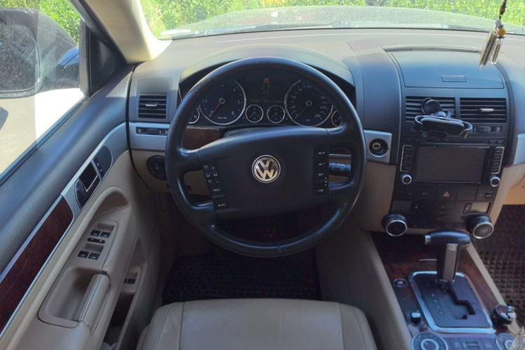 Used Volkswagen Touareg 2009 3.0T Diesel Luxury Version Steering Wheel