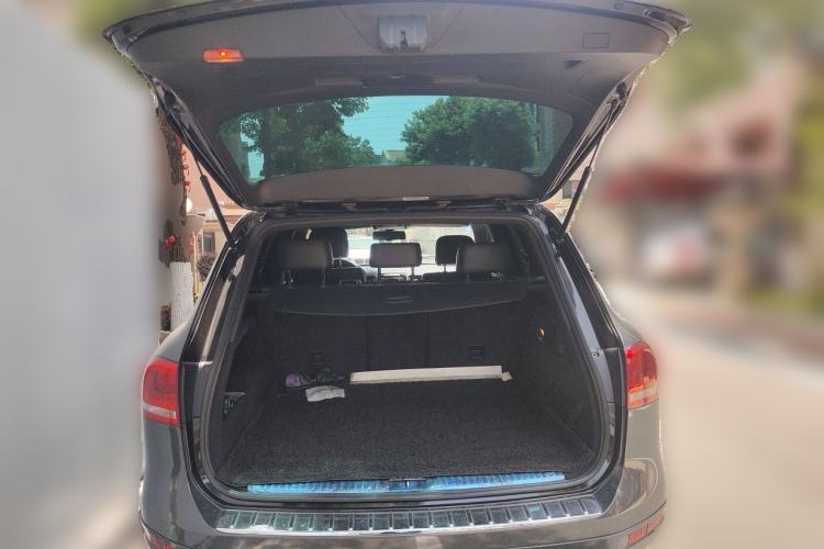 Used Volkswagen Touareg 2009 3.0T Diesel Standard Model Trunk
