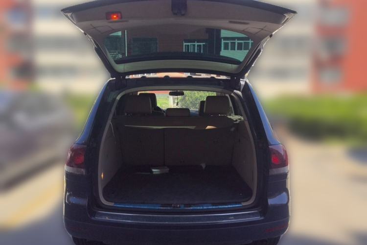 Used Volkswagen Touareg 2009 3.0T Diesel Luxury Version Trunk