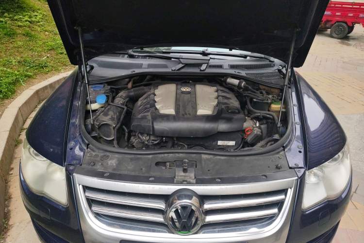 Used Volkswagen Touareg 2009 3.0T Diesel Luxury Version Engine Bay