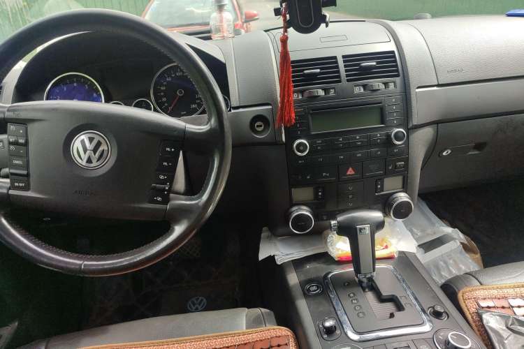 Used Volkswagen Touareg 2010 3.6 Limited Luxury Edition Center Console