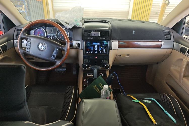 Used Volkswagen Touareg 2010 3.6 Limited Luxury Edition Center Console