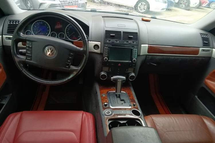 Used Volkswagen Touareg 2010 3.6 Limited Comfort Edition Center Console