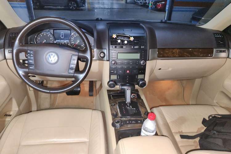 Used Volkswagen Touareg 2010 3.6 Limited Luxury Edition Center Console
