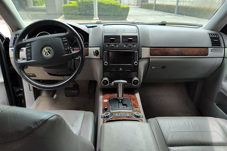 Used Volkswagen Touareg 2010 3.6 Limited Luxury Edition Center Console
