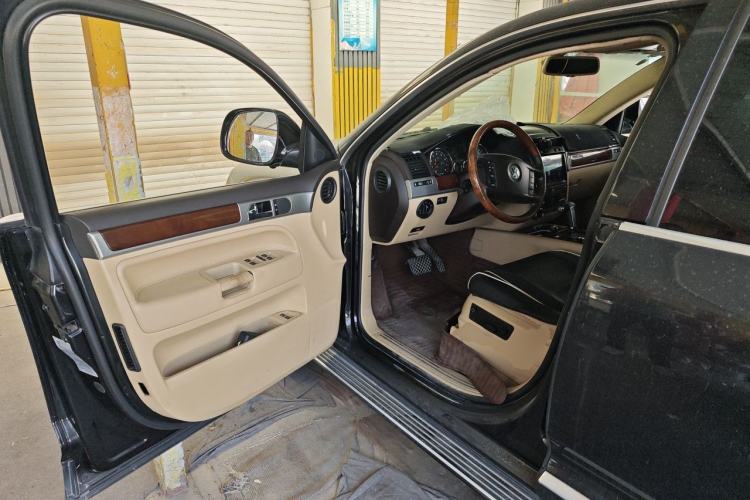 Used Volkswagen Touareg 2010 3.6 Limited Luxury Edition Driver Seat