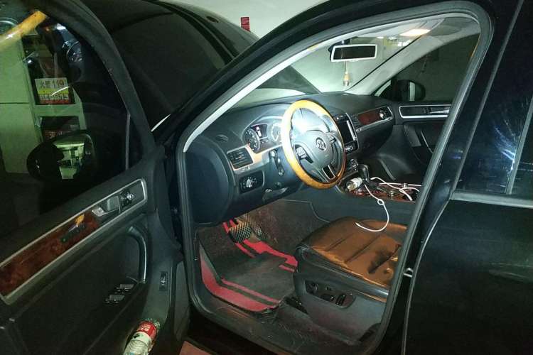 Used Volkswagen Touareg 2010 3.6 Limited Top-Trim Version Driver Seat
