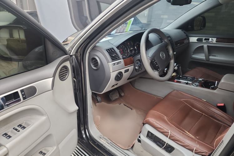 Used Volkswagen Touareg 2010 3.6 Limited Top-Trim Version Driver Seat
