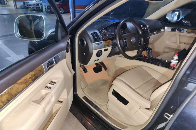 Used Volkswagen Touareg 2010 3.6 Limited Luxury Edition Driver Seat