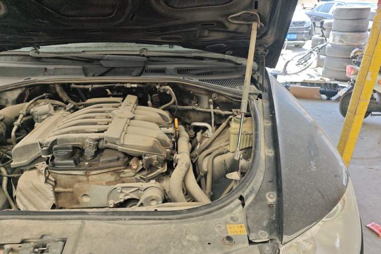 Used Volkswagen Touareg 2010 3.6 Limited Luxury Edition Engine Bay Left