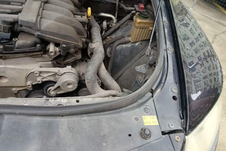 Used Volkswagen Touareg 2010 3.6 Limited Comfort Edition Engine Bay Left