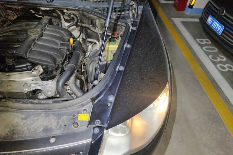 Used Volkswagen Touareg 2010 3.6 Limited Luxury Edition Engine Bay Left