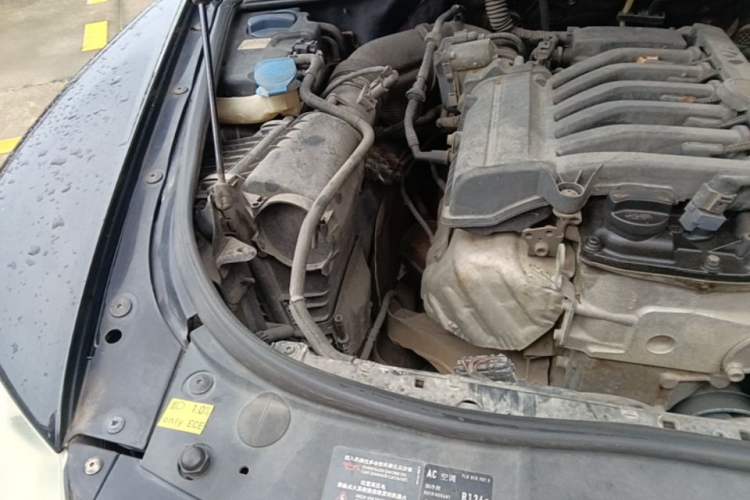 Used Volkswagen Touareg 2010 3.6 Limited Comfort Edition Engine Bay Right