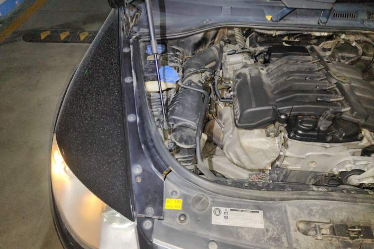 Used Volkswagen Touareg 2010 3.6 Limited Luxury Edition Engine Bay Right