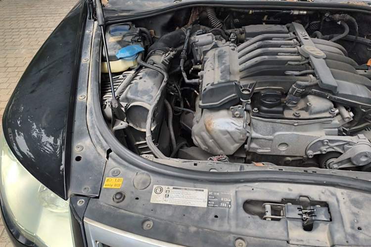 Used Volkswagen Touareg 2010 3.6 Limited Luxury Edition Engine Bay Right