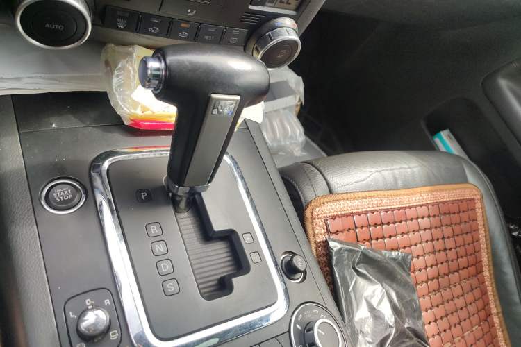 Used Volkswagen Touareg 2010 3.6 Limited Luxury Edition Gear Lever