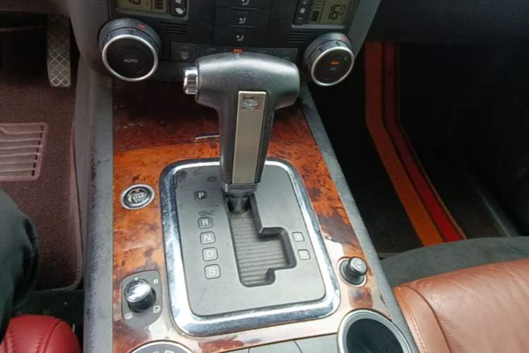 Used Volkswagen Touareg 2010 3.6 Limited Comfort Edition Gear Lever