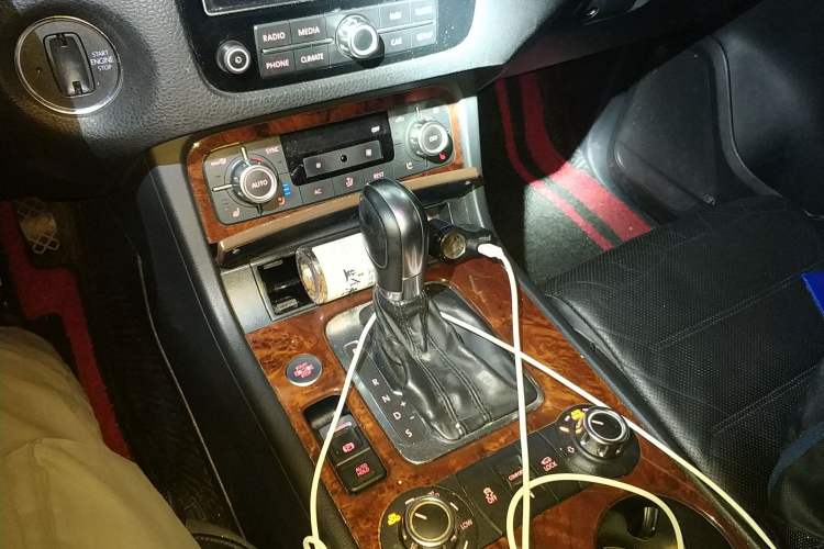 Used Volkswagen Touareg 2010 3.6 Limited Top-Trim Version Gear Lever