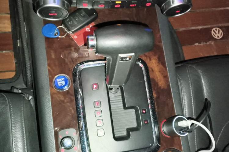 Used Volkswagen Touareg 2010 3.6 Limited Top-Trim Version Gear Lever
