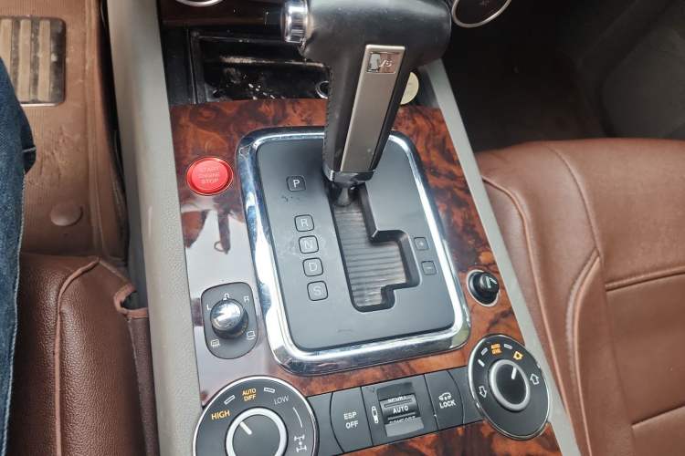 Used Volkswagen Touareg 2010 3.6 Limited Top-Trim Version Gear Lever