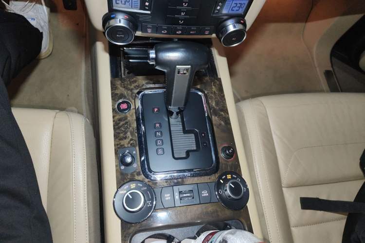 Used Volkswagen Touareg 2010 3.6 Limited Luxury Edition Gear Lever