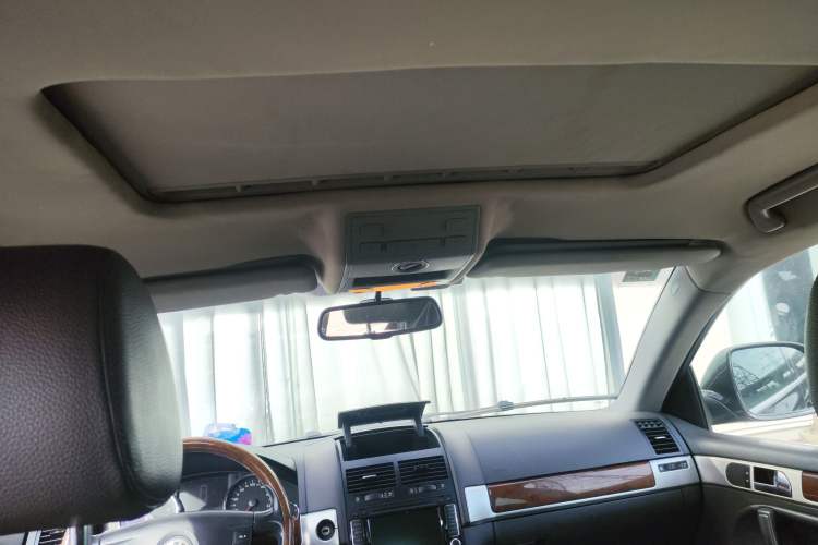 Used Volkswagen Touareg 2010 3.6 Limited Top-Trim Version Headliner