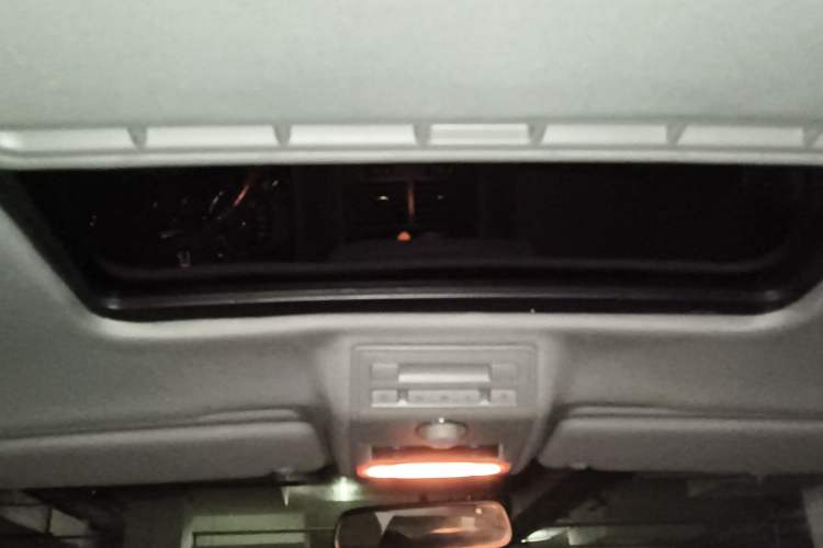 Used Volkswagen Touareg 2010 3.6 Limited Top-Trim Version Headliner