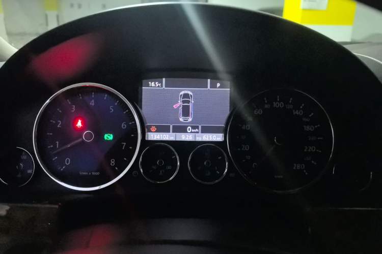 Used Volkswagen Touareg 2010 3.6 Limited Top-Trim Version Instrument Cluster