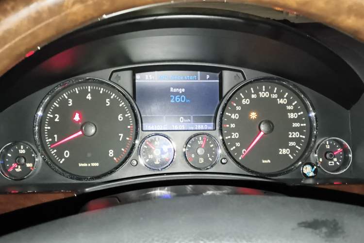 Used Volkswagen Touareg 2010 3.6 Limited Top-Trim Version Instrument Cluster