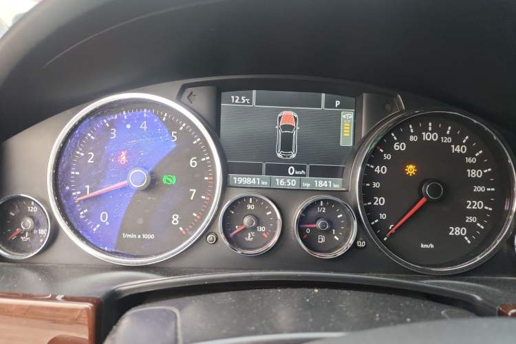 Used Volkswagen Touareg 2010 3.6 Limited Top-Trim Version Instrument Cluster