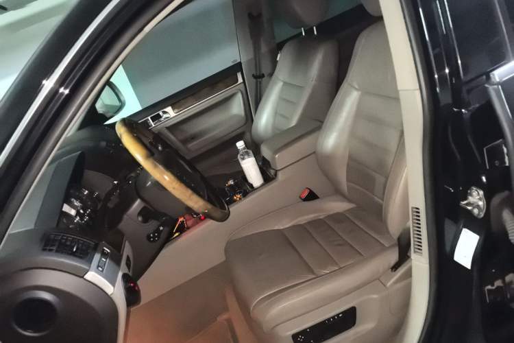 Used Volkswagen Touareg 2010 3.6 Limited Top-Trim Version Left Front Seat