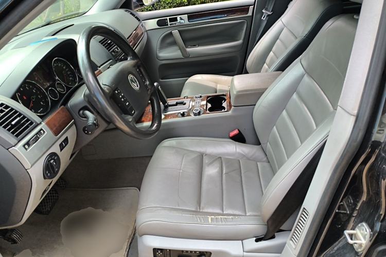 Used Volkswagen Touareg 2010 3.6 Limited Luxury Edition Left Front Seat