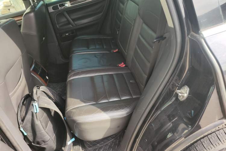 Used Volkswagen Touareg 2010 3.6 Limited Top-Trim Version Left Rear Seat