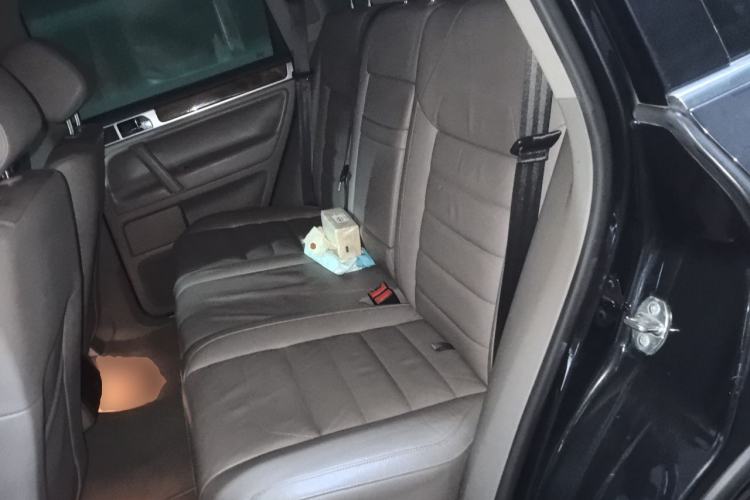 Used Volkswagen Touareg 2010 3.6 Limited Top-Trim Version Left Rear Seat
