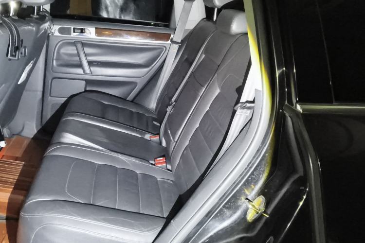 Used Volkswagen Touareg 2010 3.6 Limited Top-Trim Version Left Rear Seat