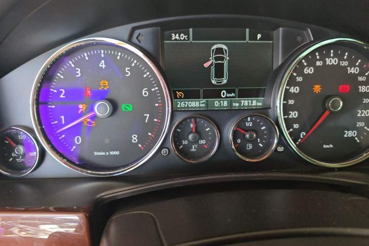 Used Volkswagen Touareg 2010 3.6 Limited Luxury Edition Odometer Close Up