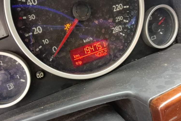 Used Volkswagen Touareg 2010 3.6 Limited Comfort Edition Odometer Close Up