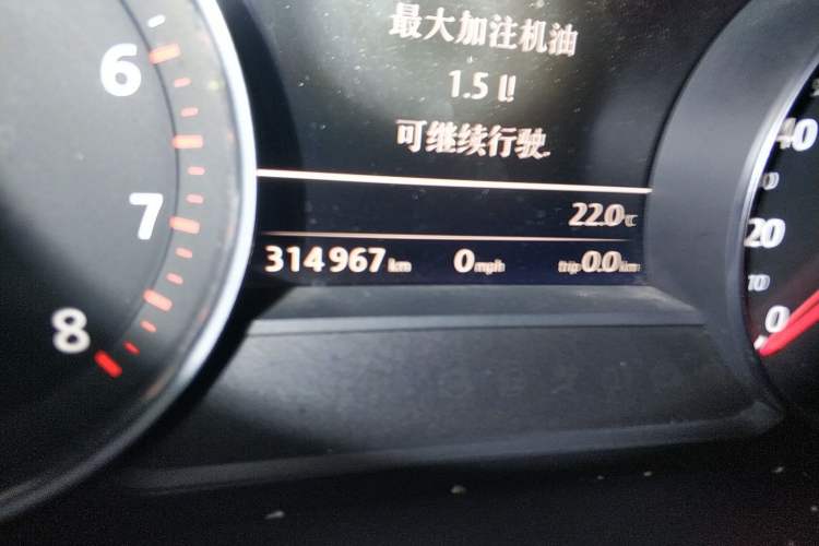 Used Volkswagen Touareg 2010 3.6 Limited Top-Trim Version Odometer Close Up